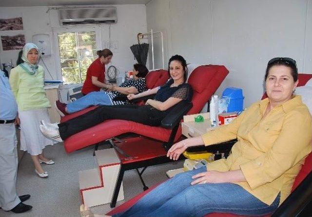 Ak Kadınlar&rsquo;dan Kan Bağış Kampanyasına Destek 2