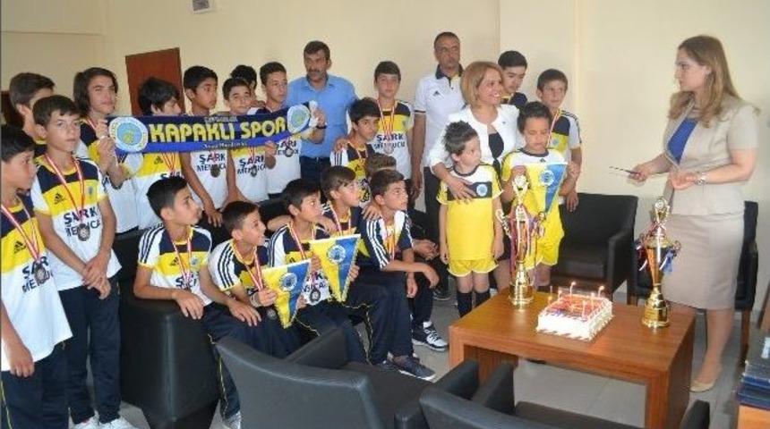 Kapaklıspor U-13 Futbol Takımından Kapaklı Kaymakamı Kuzulu'ya Ziyaret