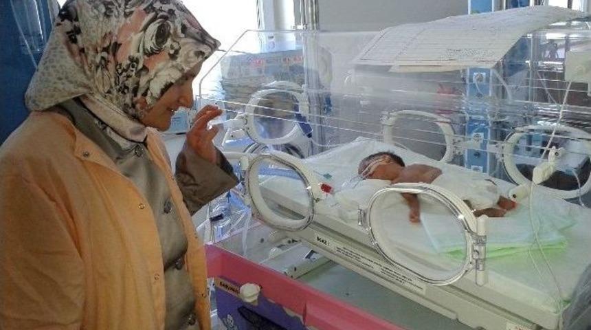 900 Gramlık Bebeğe Kalp Operasyonu