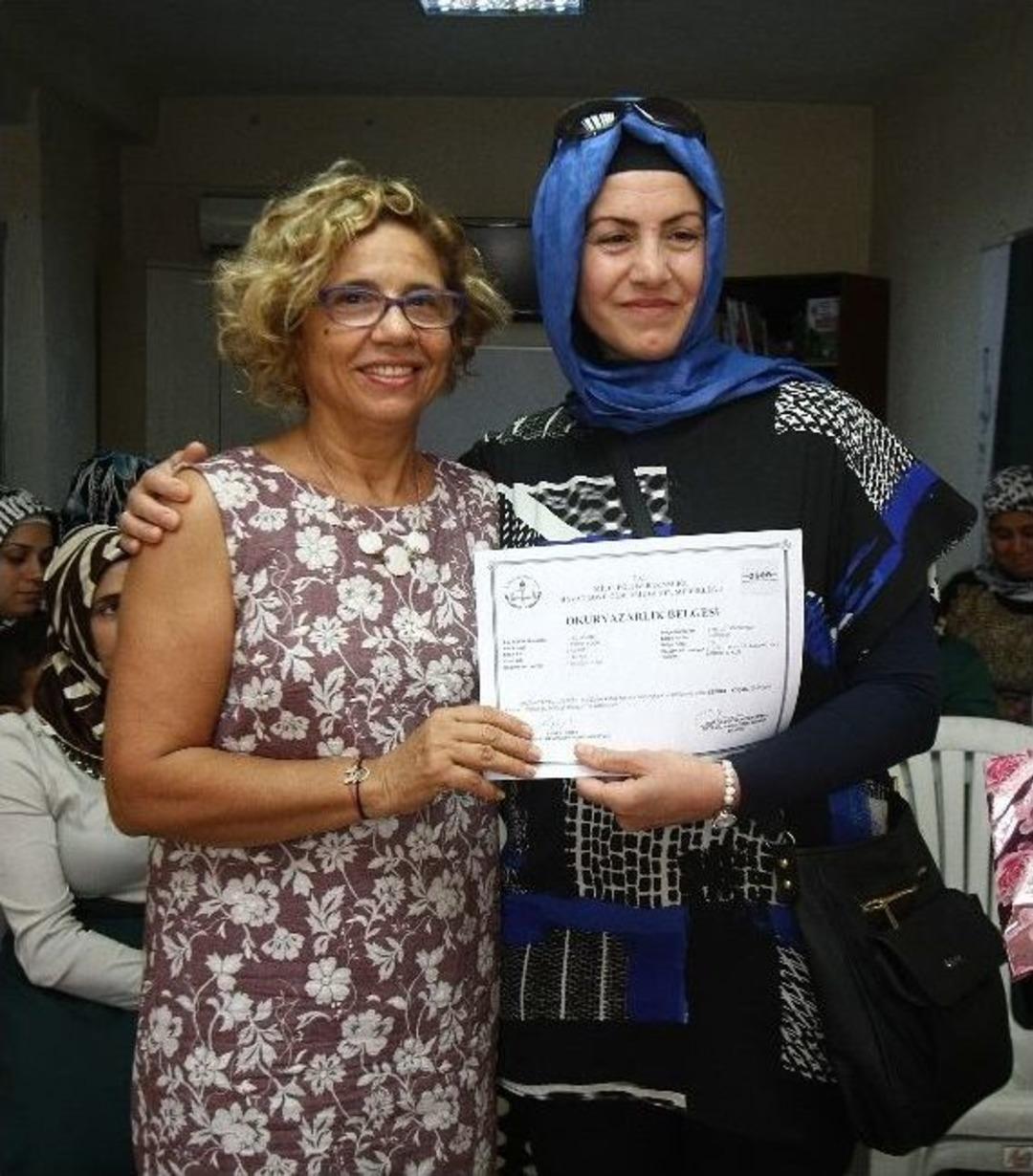 Bayraklı'da Ağlatan Mezuniyet