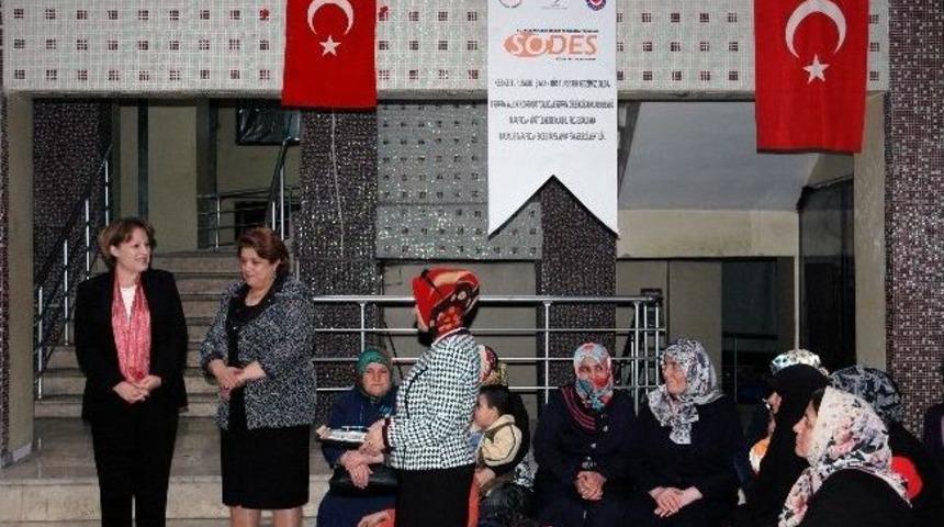 Vali Altıparmak&rsquo;ın Eşi Sertifika Verdi