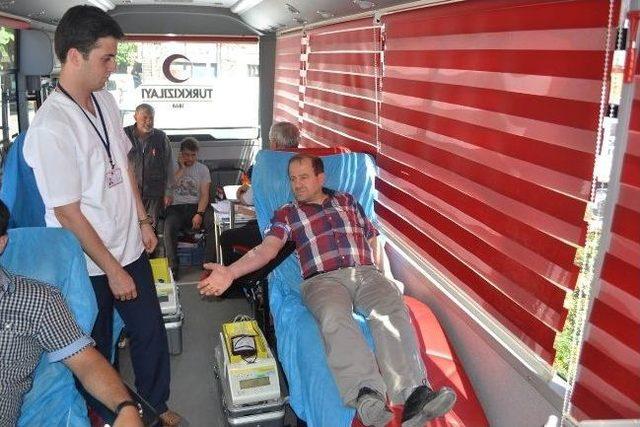 Kula'da, Kızılay'a 110 Ünite Kan Bağışı