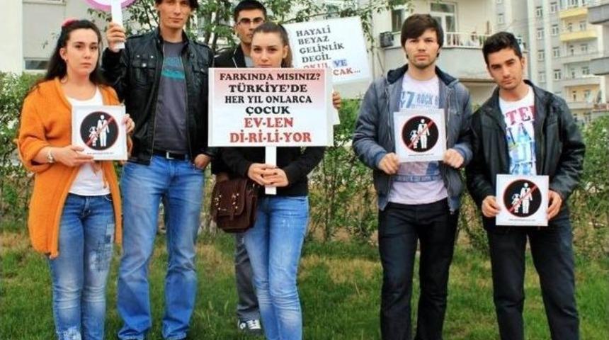 &Uuml;niversite &Ouml;ğrencilerinden "gelin &Ccedil;ocuklara Hayır" Kampanyası