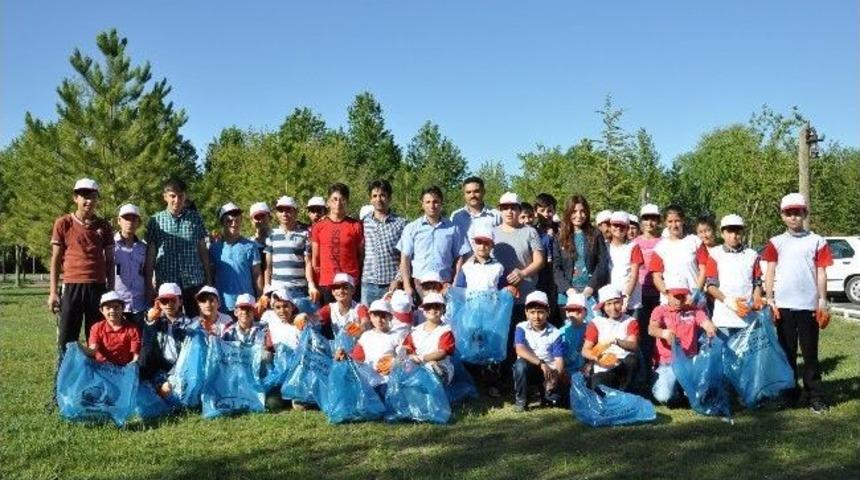 G&ouml;n&uuml;ll&uuml; Gen&ccedil;lerden &Ouml;rnek Davranış