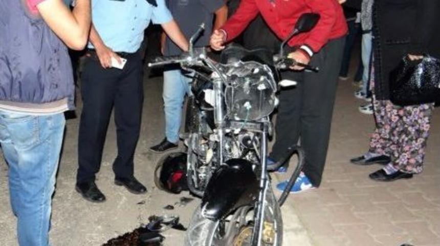 Bilecik&rsquo;te Otomobille Motosiklet &Ccedil;arpıştı: 2 Yaralı