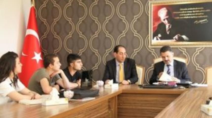 Acemi G&ouml;n&uuml;ll&uuml;ler Topluluğu Milli Eğitim M&uuml;d&uuml;r&uuml; Y&uuml;ksel Arslan&rsquo;ı Ziyaret Etti