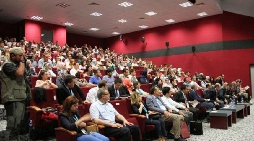 Uluslararası İnsani Değerlerin Yeniden İnşası Sempozyumu