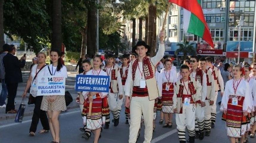 Denizli'de Uluslararası Halk Dansları Festivali Başladı