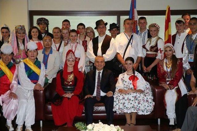 Denizli de Uluslararası Halk Dansları Festivali Başladı 2