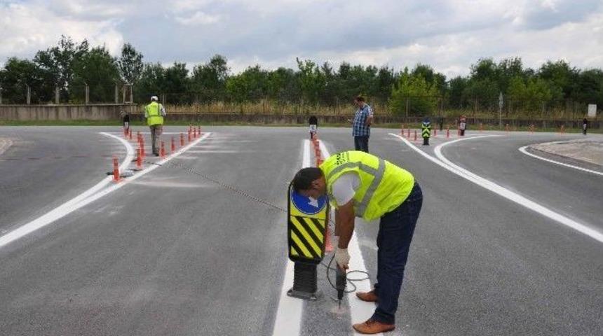 Başiskele&rsquo;nin Yol &Ccedil;izgileri Yenileniyor