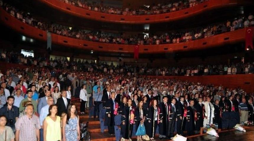 M&uuml;hendislik Fak&uuml;ltesinde Mezuniyet Sevinci