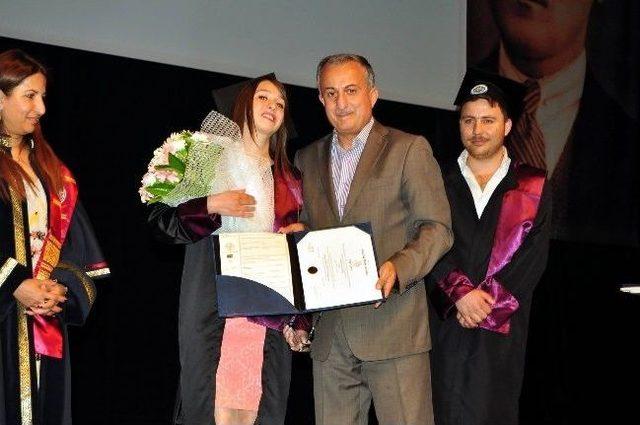 M&uuml;hendislik Fak&uuml;ltesinde Mezuniyet Sevinci 1