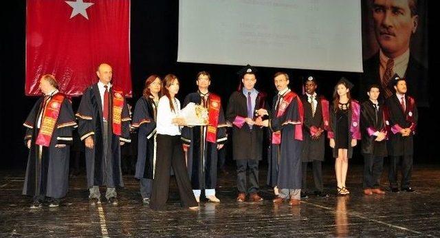 M&uuml;hendislik Fak&uuml;ltesinde Mezuniyet Sevinci 2