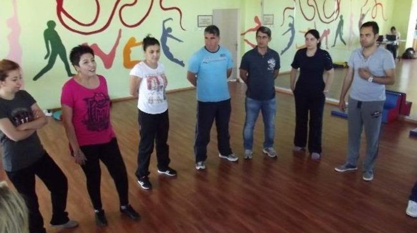 &Ouml;ğretmenler, Yorgunluk Stresini Drama Programı İle Attı