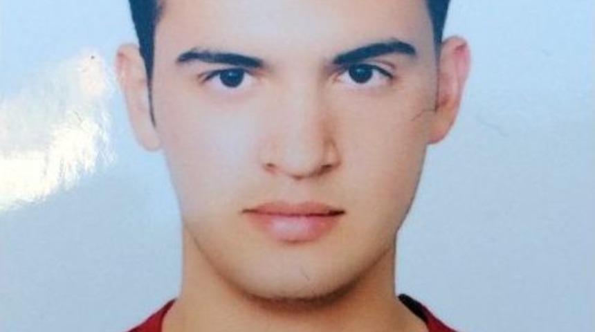 Lise &Ouml;ğrencisi D&ouml;v&uuml;lerek &Ouml;ld&uuml;r&uuml;ld&uuml;