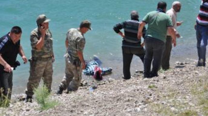 iki kardeş el ele &ouml;l&uuml;me gitti