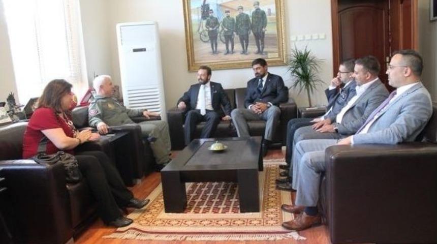 İş Adamlarından 1. Ana Jet &Uuml;s Komutanı Hava Pilot Tuğgeneral Umut&rsquo;a Ziyaret