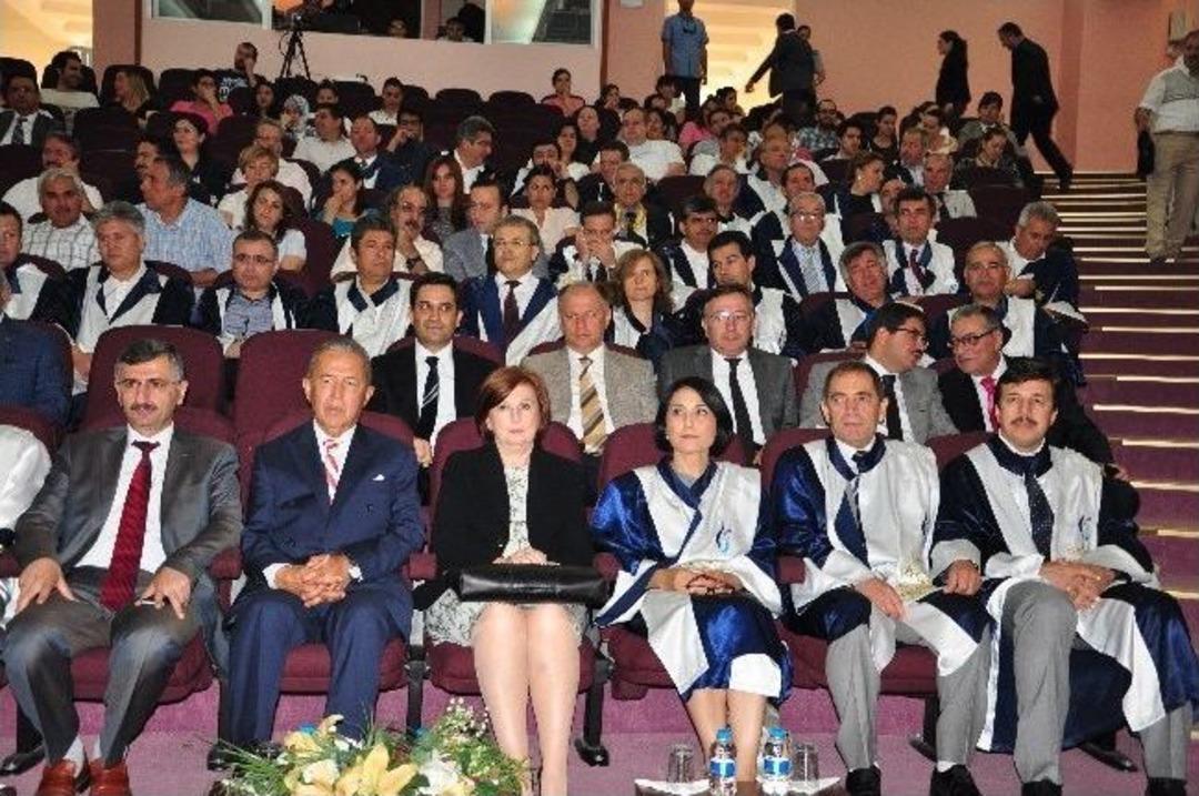 İşadamı İsmail Ak&ccedil;ura&rsquo;ya Fahri Doktora &Uuml;nvanı Verildi