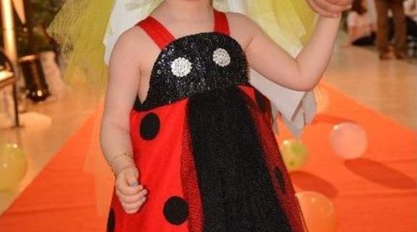 &Ccedil;ocuklar Podyumu Renklendirdi