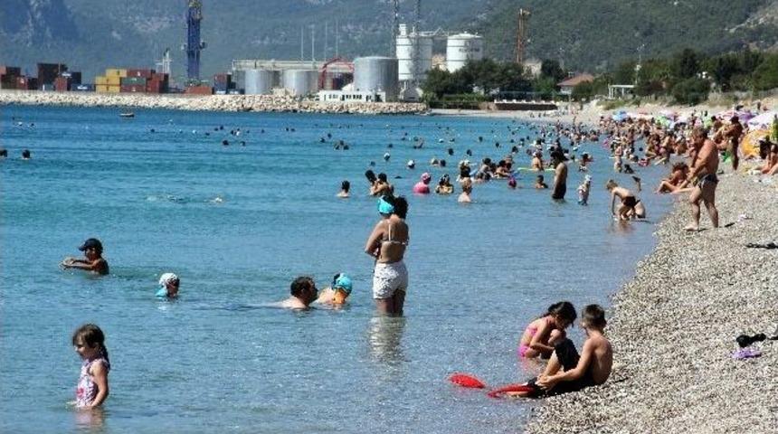 Antalya&rsquo;da Sıcak Hava Bunalttı