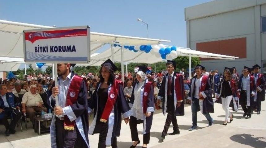 Lapseki Meslek Y&uuml;ksek Okulunda Mezuniyet Coşkusu
