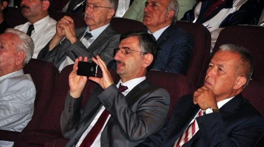 Manisa Valisi Bektaş&rsquo;ın Sosyal Medya Merakı