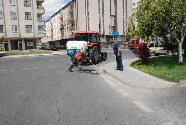 Mazgallarda, Logar Kapaklarında Yağmur Suyu Tahliye Kanallarında İla&ccedil;lama &Ccedil;alışmaları Devam Ediyor 1