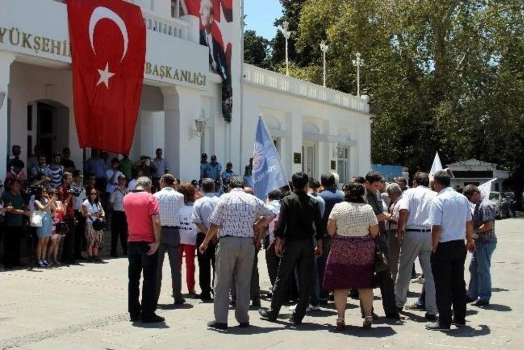 Belediye &Ccedil;alışanlarının &ldquo;s&uuml;rg&uuml;n&rdquo; Eylemi