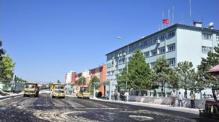 Karaman Belediyesi Asfalt Ve Kaldırım &Ccedil;alışmalarını S&uuml;rd&uuml;r&uuml;yor