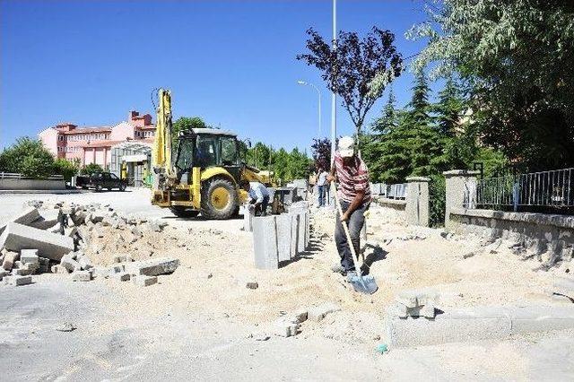 Karaman Belediyesi Asfalt Ve Kaldırım Çalışmalarını Sürdürüyor