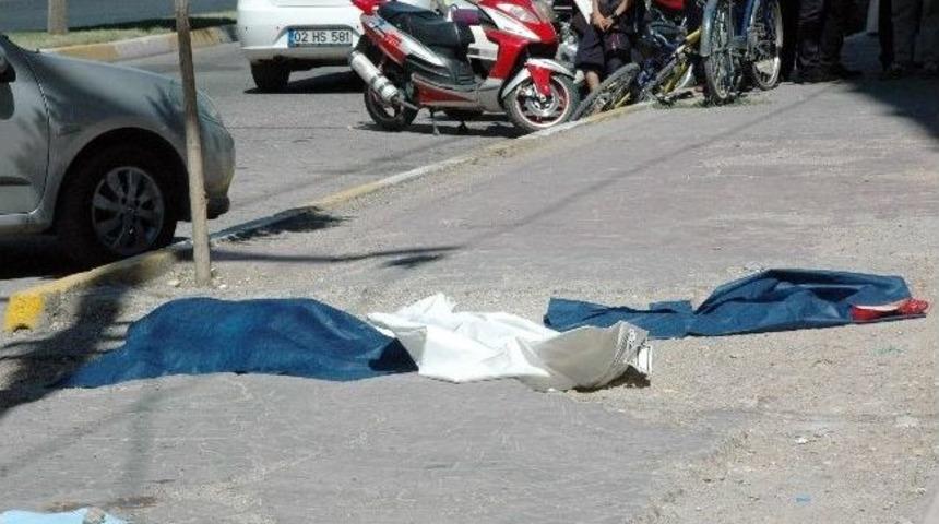 Gen&ccedil; Kadın 6'ncı Kattan Atlayarak İntihar Etti