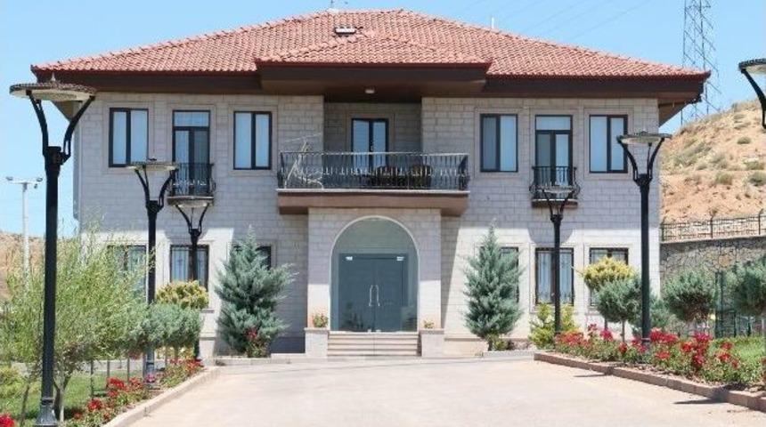 Yetim &Ccedil;ocuklara Konakta İftar Yemeği