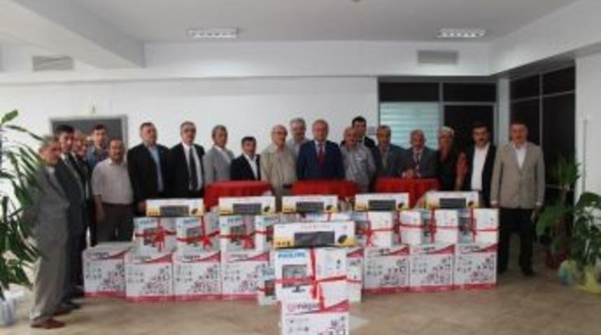 Başkan Babaş, Muhtarlara Bilgisayar Dağıttı