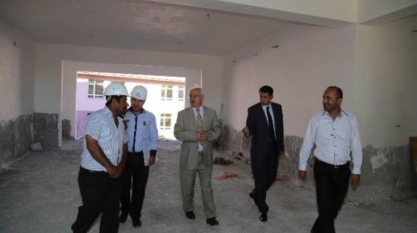 Vali Barut, Yeni Yapılan Okullarda İncelemelerde Bulundu