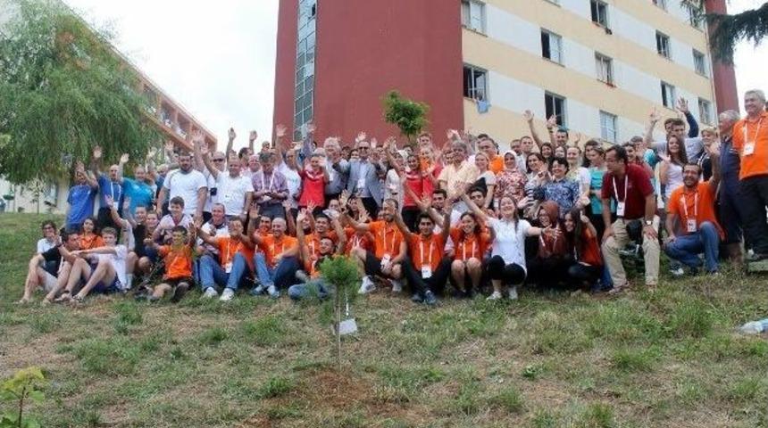 24 &Uuml;lkeden Trabzon&rsquo;a Gelen Sporcular Hatıra Ormanı Oluşturdu