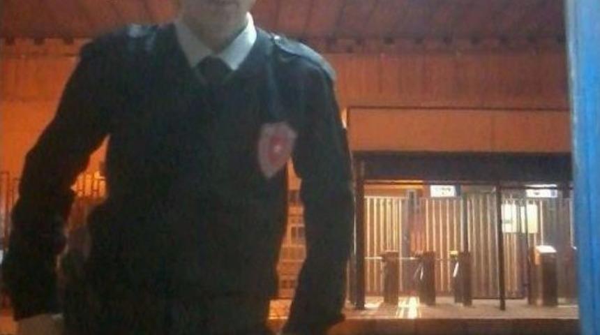 Banka G&ouml;revlisini &Ouml;ld&uuml;ren Zanlılar Otomobili Bırakıp Ka&ccedil;tı