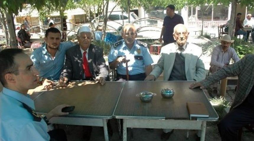 Emniyet M&uuml;d&uuml;r&uuml; İşlek Vatandaşlarla Sohbet Etti