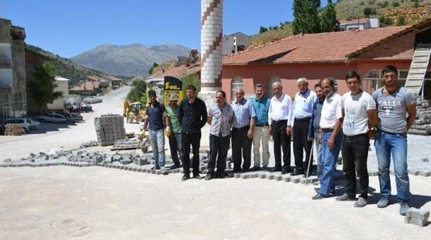 &Ccedil;elikhan Belediyesinden Kilitli Parke Taşı &Ccedil;alışmaları