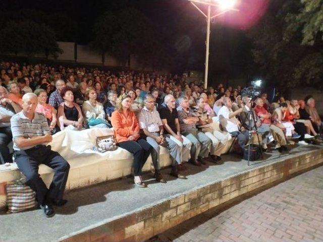 G&ouml;n&uuml;l Dostları 3 Ay Hazırlanıp Konser Verdi 2