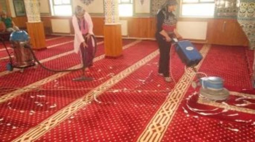 Kozlu Belediyesi Camileri Temizliyor