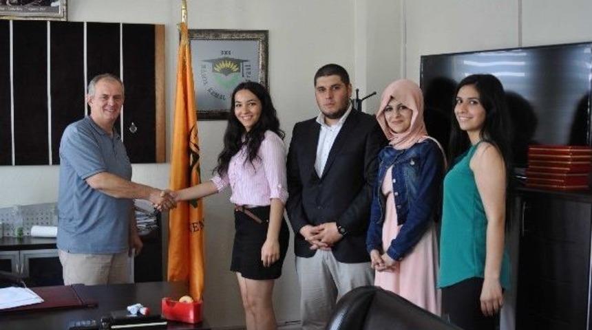 &Uuml;niversiteliler M&uuml;nazarada Yarıştı