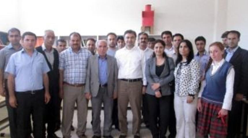 G&ouml;n&uuml;ll&uuml;ler Derneğinden Okullara Kitap Yardımı