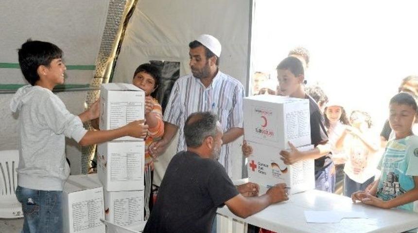 &Ccedil;adır Kentteki M&uuml;ltecilere Temizlik Seti Dağıtımı