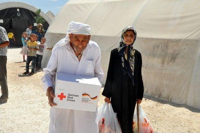 Çadır Kentteki Mültecilere Temizlik Seti Dağıtımı