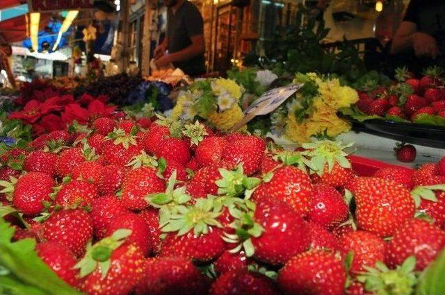 (&ouml;zel Haber) Yağmur Ve Dolu &Ccedil;ilek Fiyatlarına Tavan Yaptırdı 1