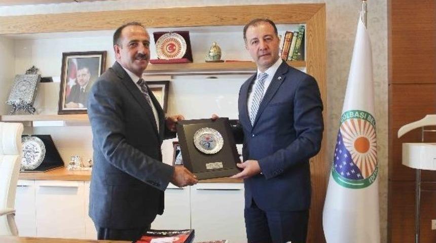 G&ouml;lbaşı&rsquo;ndaki Yoksullara Yardım Eli