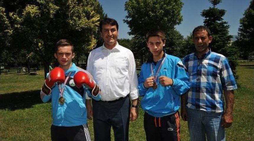 Boks Şampiyonası&rsquo;na Osmangazili Boks&ouml;rler Damga Vurdu