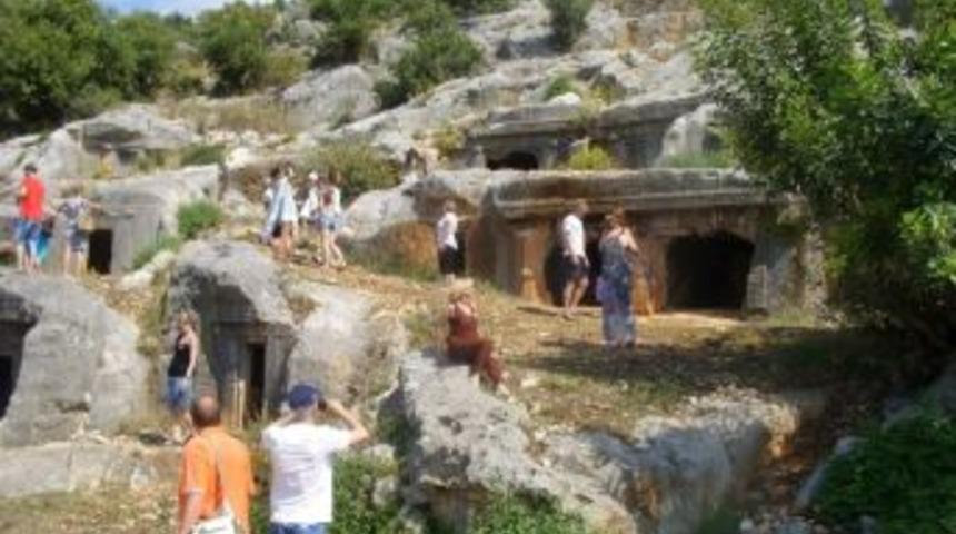 Limyra Antik Kentine Turist Akını