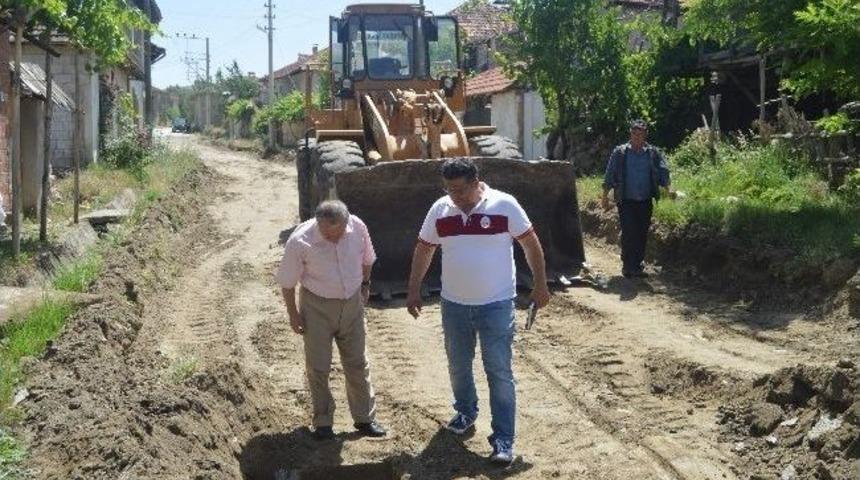 Eski Belde Ve K&ouml;ylerde Yol &Ccedil;alışmaları Devam Ediyor