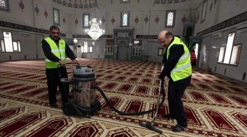 Yenimahalle&rsquo;deki İbadethanelerde Ramazan Temizliği